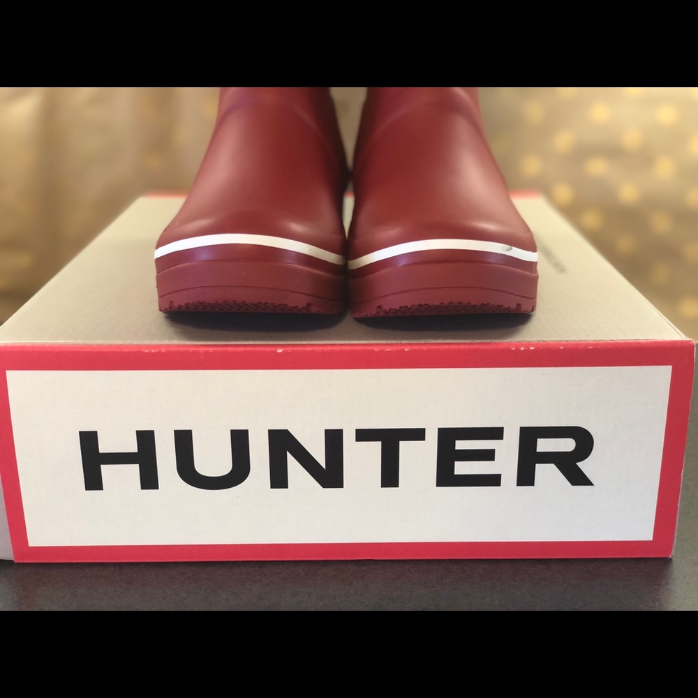 Hunter Red Short Boots with Navy Strap